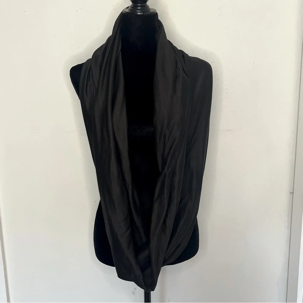 Beyond Yoga Black Infinity Scarf Hidden Zip Pocket